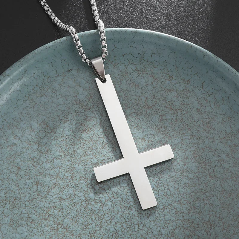 Colar Criativo com Pingente de Cruz de Jesus Cristo – Design Religioso Simples e Elegante para Homens e Mulheres