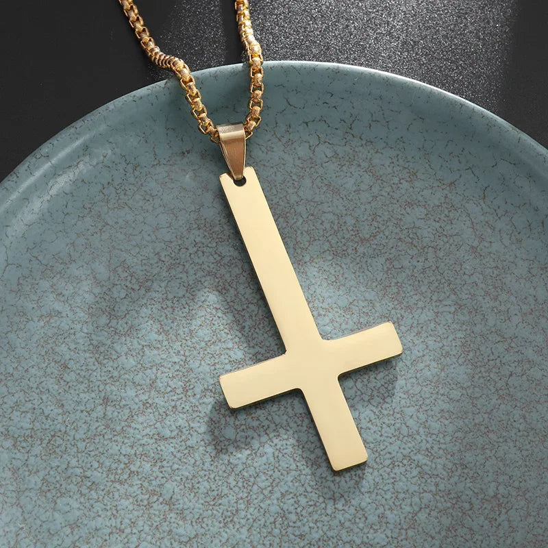 Colar Criativo com Pingente de Cruz de Jesus Cristo – Design Religioso Simples e Elegante para Homens e Mulheres