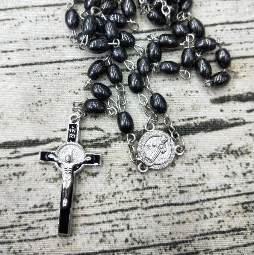 Colar Criativo com Pingente de Cruz de Jesus Cristo – Design Religioso Simples e Elegante para Homens e Mulheres