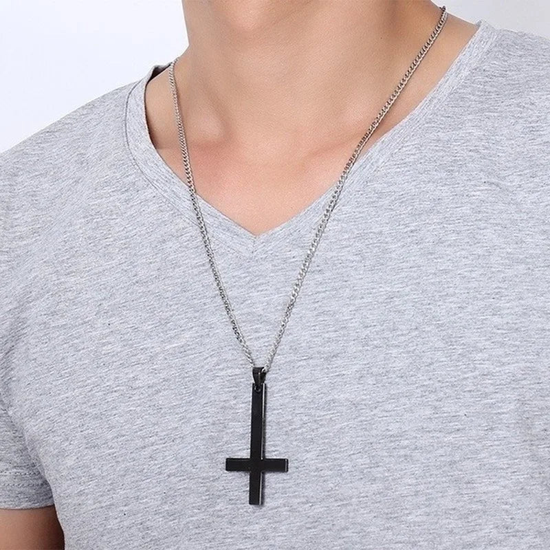 Colar Criativo com Pingente de Cruz de Jesus Cristo – Design Religioso Simples e Elegante para Homens e Mulheres