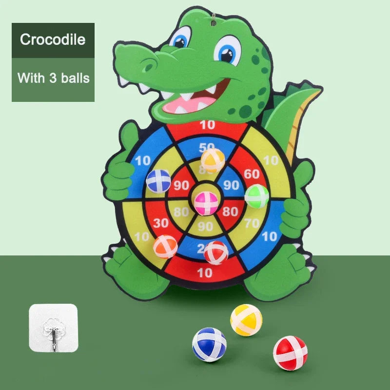 O Jogo de Dardos para Bebê com Bola Grudante é uma maneira divertida e segura de desenvolver a coordenação motora e a concentração das crianças! Inspirado no método Montessori, esse brinquedo educativo é ideal para pequenos de 3 a 7 anos, oferecendo um jogo esportivo interno sem riscos, graças às bolas grudantes que substituem os dardos tradicionais. Fácil de instalar e super leve, é perfeito para brincadeiras em família, promovendo aprendizado e diversão ao mesmo tempo