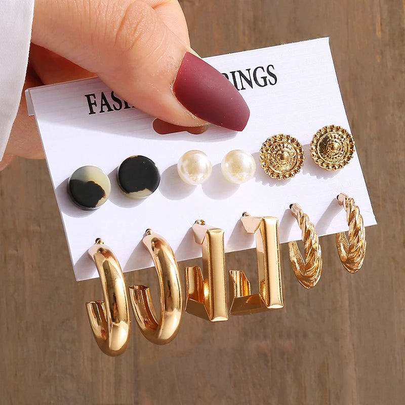 onjunto de Brincos Geométricos Vintage com Pérola – Dourados, Fio de Metal, Brincos Pendurados para Mulheres – Joias Elegantes para Festas