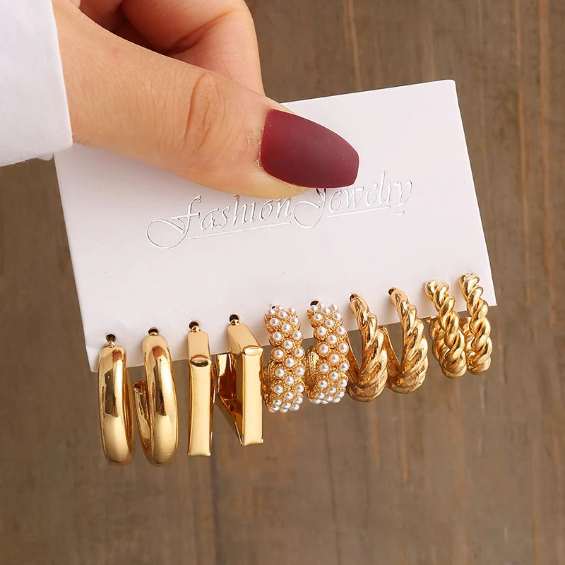 onjunto de Brincos Geométricos Vintage com Pérola – Dourados, Fio de Metal, Brincos Pendurados para Mulheres – Joias Elegantes para Festas