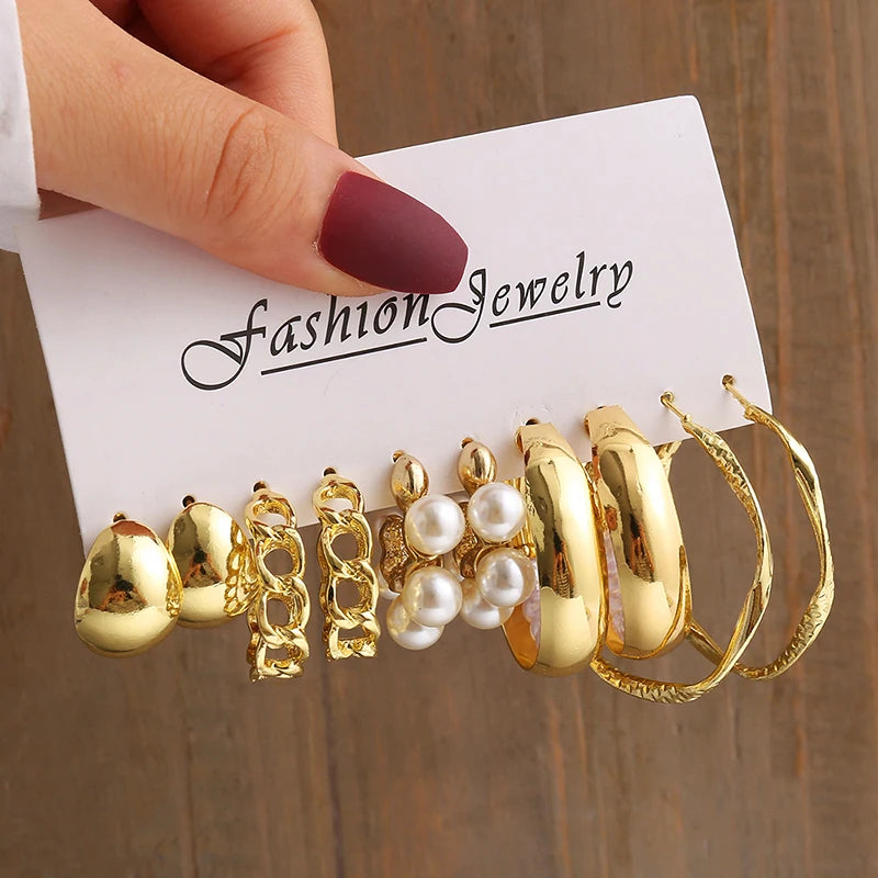onjunto de Brincos Geométricos Vintage com Pérola – Dourados, Fio de Metal, Brincos Pendurados para Mulheres – Joias Elegantes para Festas