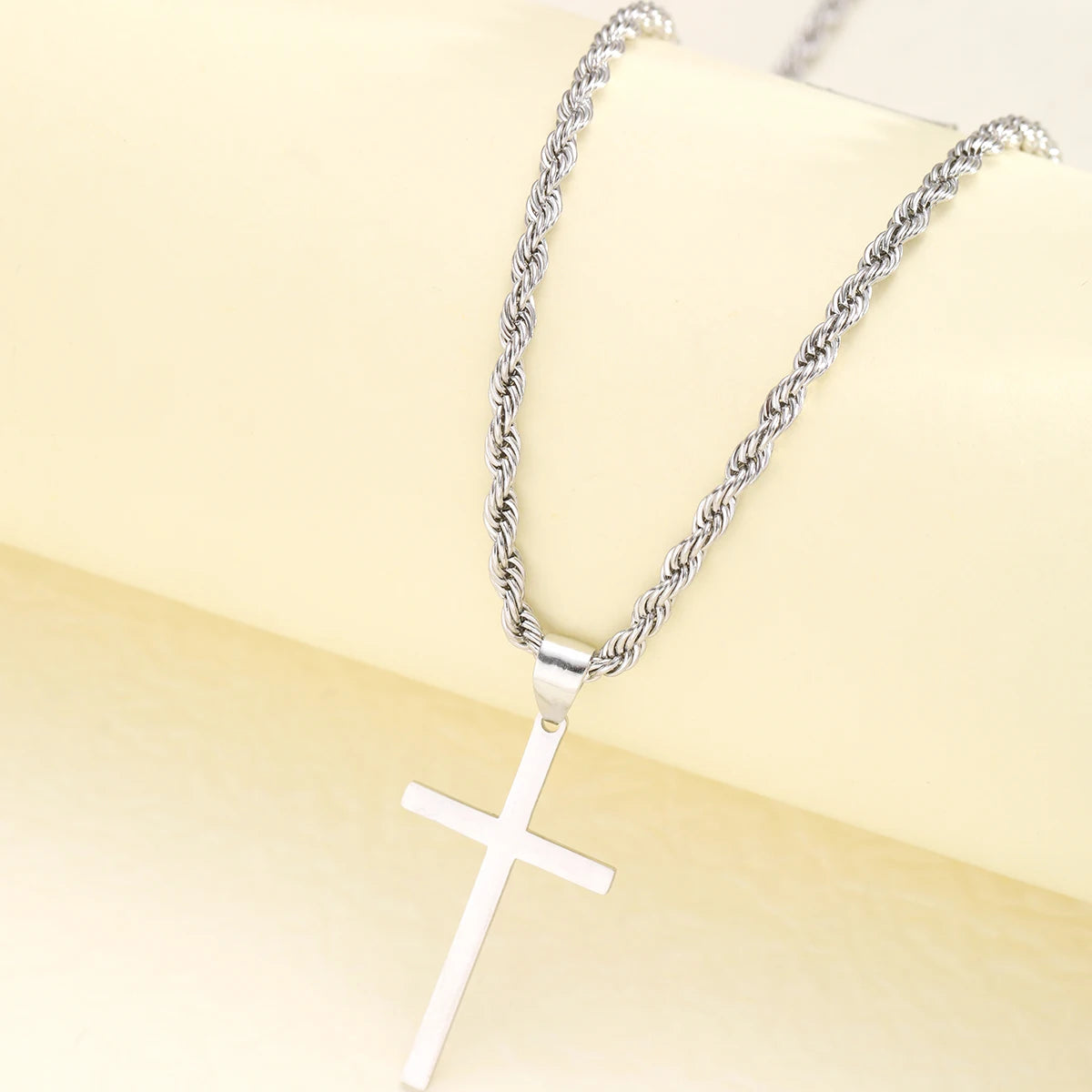 Colar Minimalista de Pingente de Cruz – Aço Inoxidável Banhado a Ouro para Homens e Mulheres – Joias Elegantes para 2025