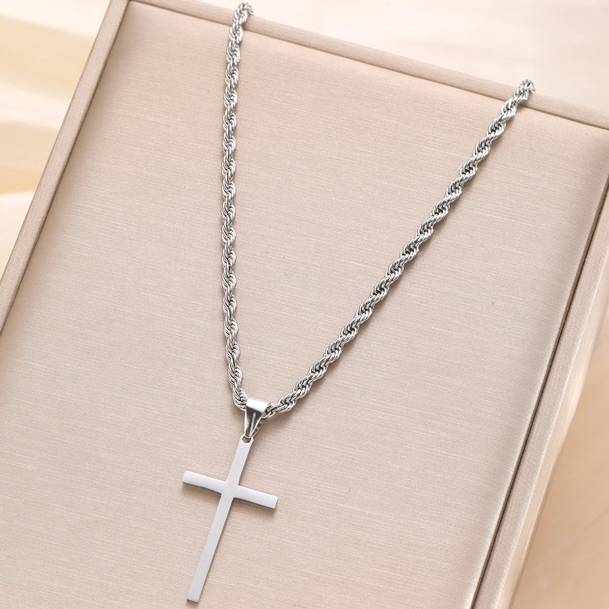 Colar Minimalista de Pingente de Cruz – Aço Inoxidável Banhado a Ouro para Homens e Mulheres – Joias Elegantes para 2025