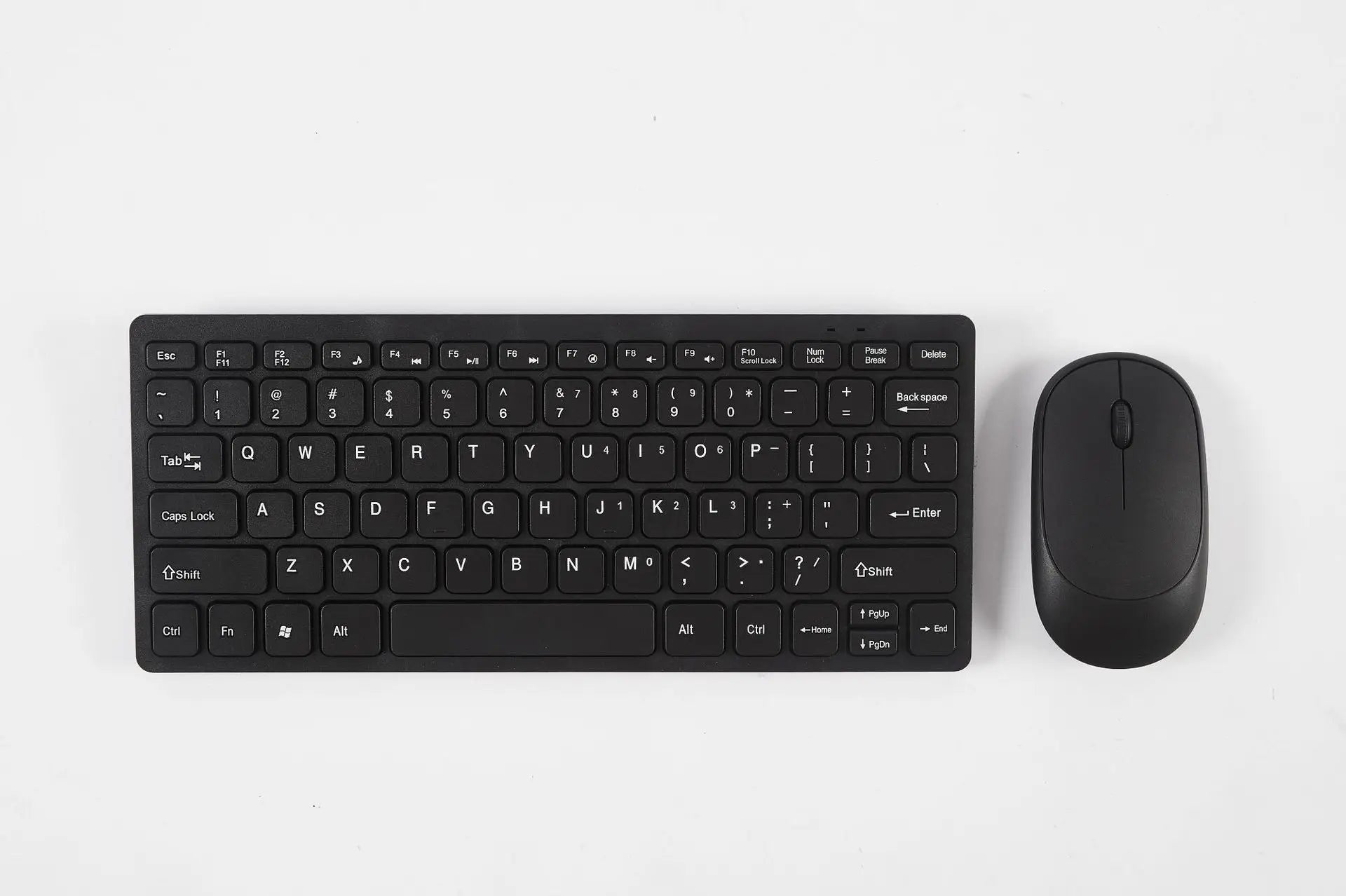 O Conjunto de Teclado e Mouse Slim Bluetooth oferece praticidade e elegância para o seu dia a dia, sendo compatível com notebooks e computadores. Com conexão sem fio dupla via Bluetooth e USB 2.4G, garante uma experiência estável e sem atrasos. Ambos os dispositivos são recarregáveis, eliminando a necessidade de pilhas, e possuem um design slim e silencioso, ideal para uso em escritórios ou home office. Leve, compacto e eficiente, esse conjunto é perfeito para quem busca conforto e produtividade em qualquer