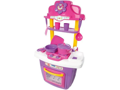 A Cozinha Infantil Portátil é perfeita para estimular a imaginação e criatividade das crianças, proporcionando horas de diversão com um conjunto completo de acessórios. Compacta e fácil de transportar, permite que os pequenos cozinheiros brinquem em qualquer lugar. Com design realista, inclui fogão, panelinhas e utensílios que tornam a brincadeira ainda mais envolvente. Ideal para desenvolver habilidades motoras e incentivar o aprendizado de forma lúdica, essa cozinha é a escolha perfeita para presentear e 